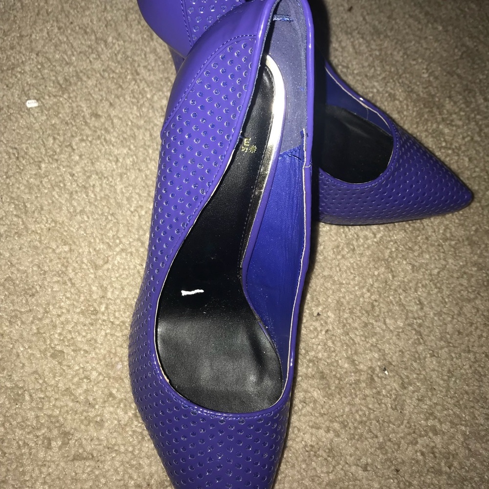 Pumps - Picture 2 of 4
